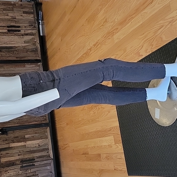 Madewell distressed Curvy High-rise Skinny Jean - Picture 5 of 15